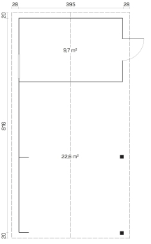 Geräumiges Doppelcarport aus Holz mit 70 mm Wandstärke und Abstellraum.