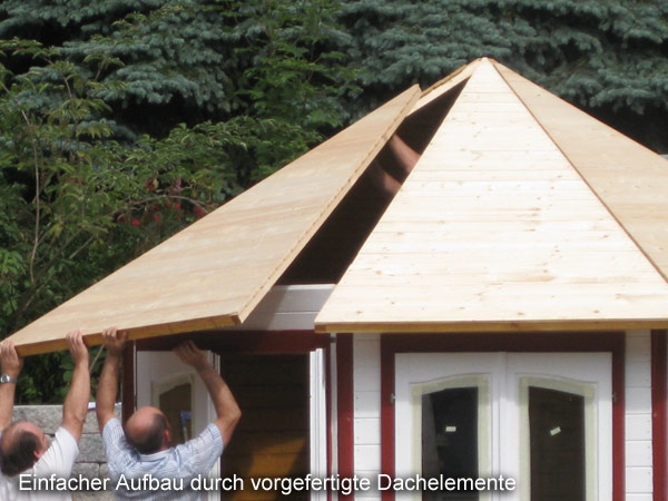 Einfacher Aufbau durch vorgefertigte Dachelemente.