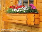 Blumenkasten Finnhaus für Einzelfenster, 90 cm aus 28 mm Blockbohlen.