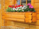 Blumenkasten Finnhaus für Einzelfenster, 90 cm aus 28 mm Blockbohlen.